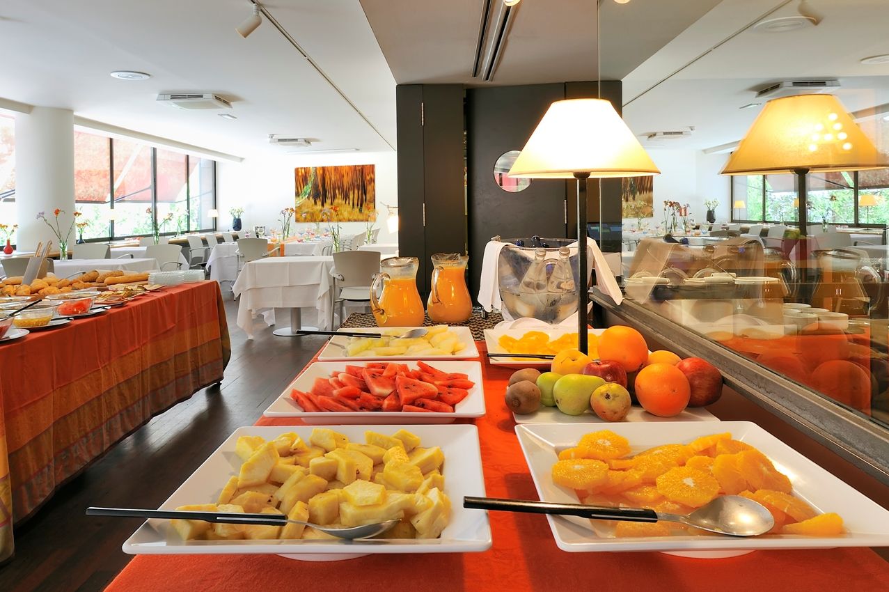 فندق مدريدفي  فينتشي سوما المطعم الصورة